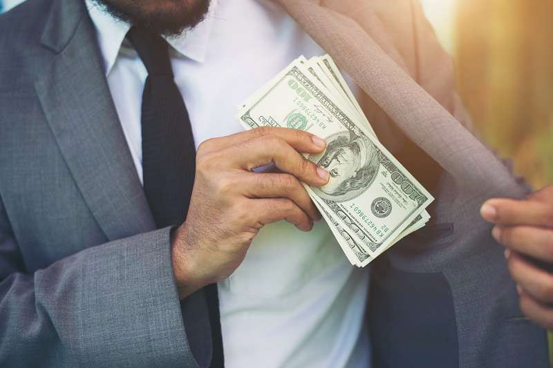 財富自由35歲！揭密14年存3000萬神秘「冷門理財術」，公司忠誠竟是貧窮的元兇？1